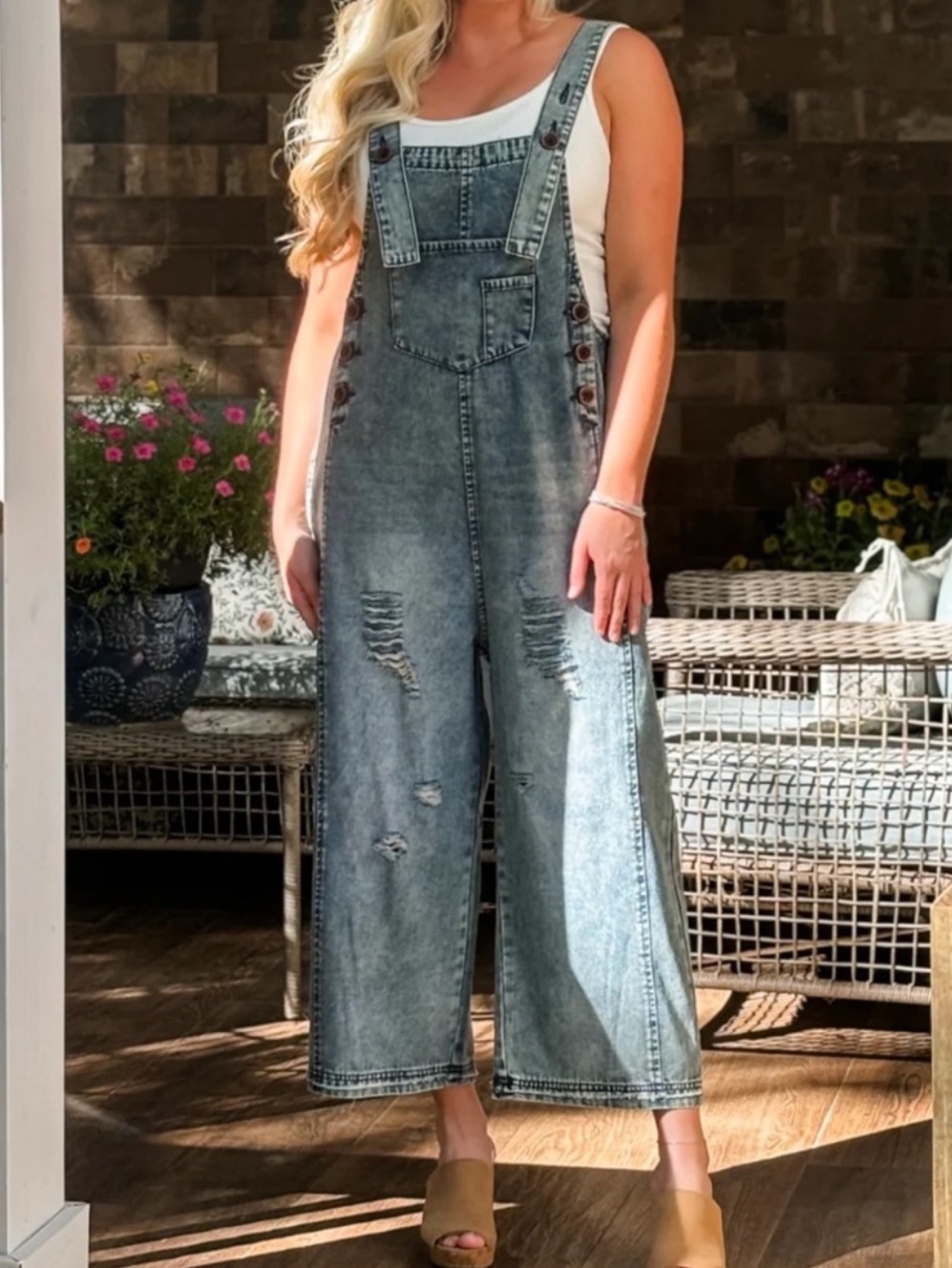 NWT: Easel Distressed Oversized Denim Cropped Wide Leg Jumper Overalls• Small - Picture 7 of 7